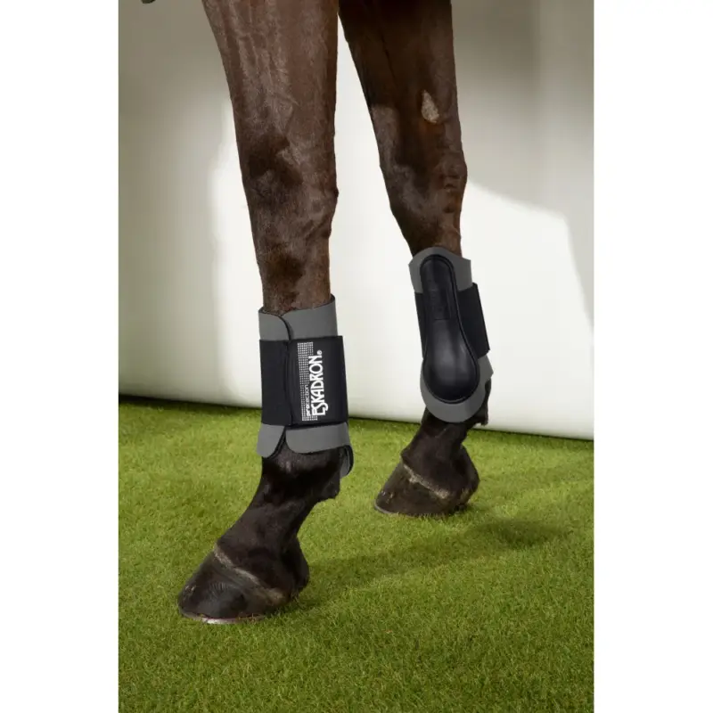 Stinchiere anteriori in neoprene Eskadron Spedito Oggi