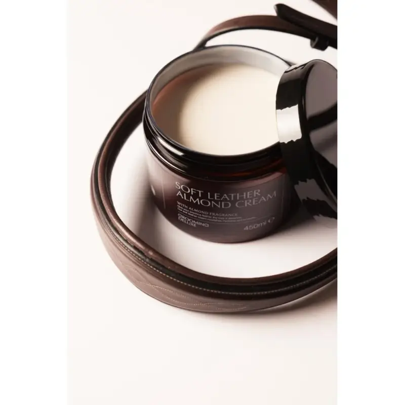 Crema delicata per cuoio alla Mandorla Grooming Deluxe Spedizione Espresso